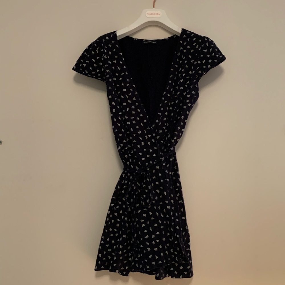NEW BRANDY MELVILLE ROBBIE DRESS